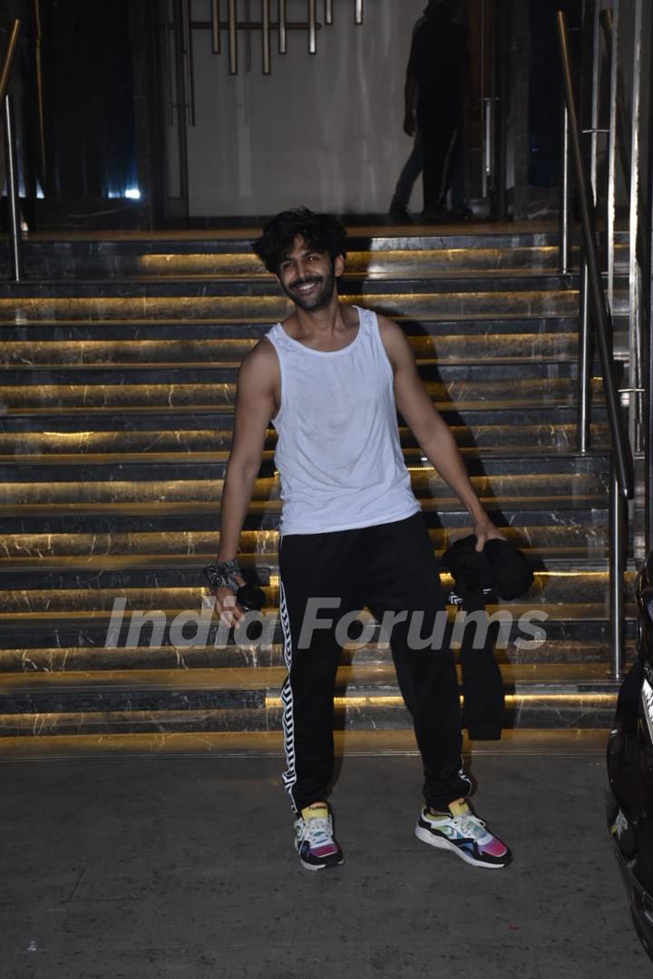 Kartik Aaryan snapped outside gym!