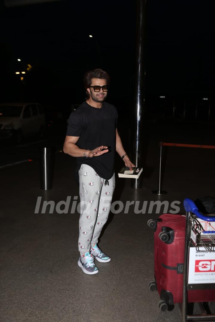 Manish Paul snapped at Airport!