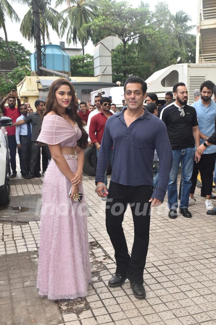 saiee manjrekar and Salman Khan