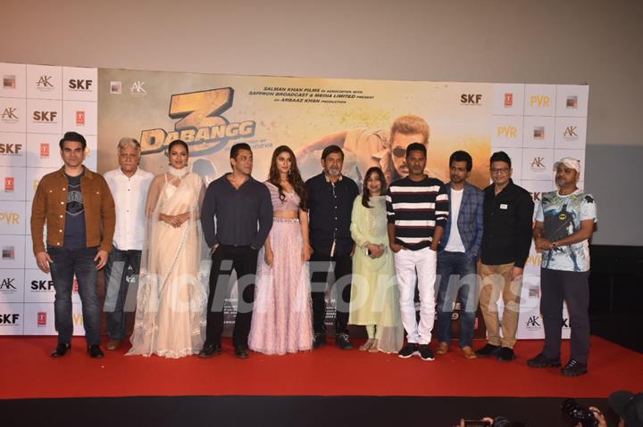 Saiee Manjrekar, Prabhu Deva, Sonakshi Sinha, Arbaaz Khan, Nikhil Dwivedi and Salman Khan