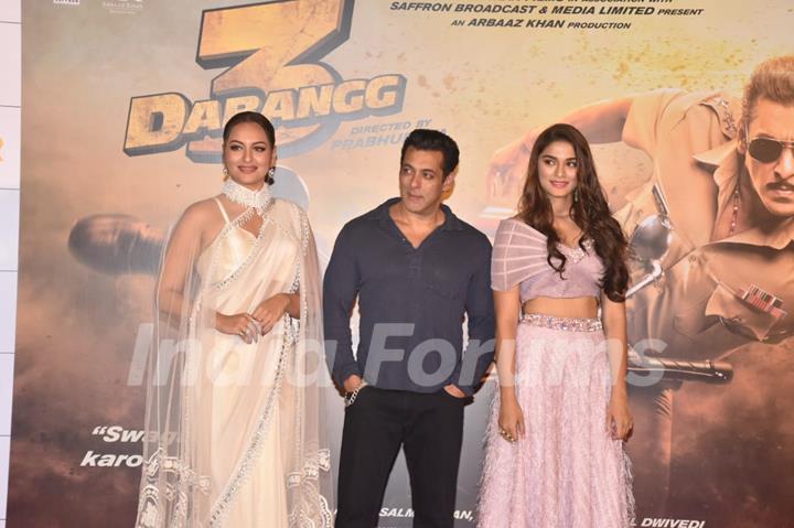 Saiee Manjrekar, Sonakshi Sinha and Salman Khan