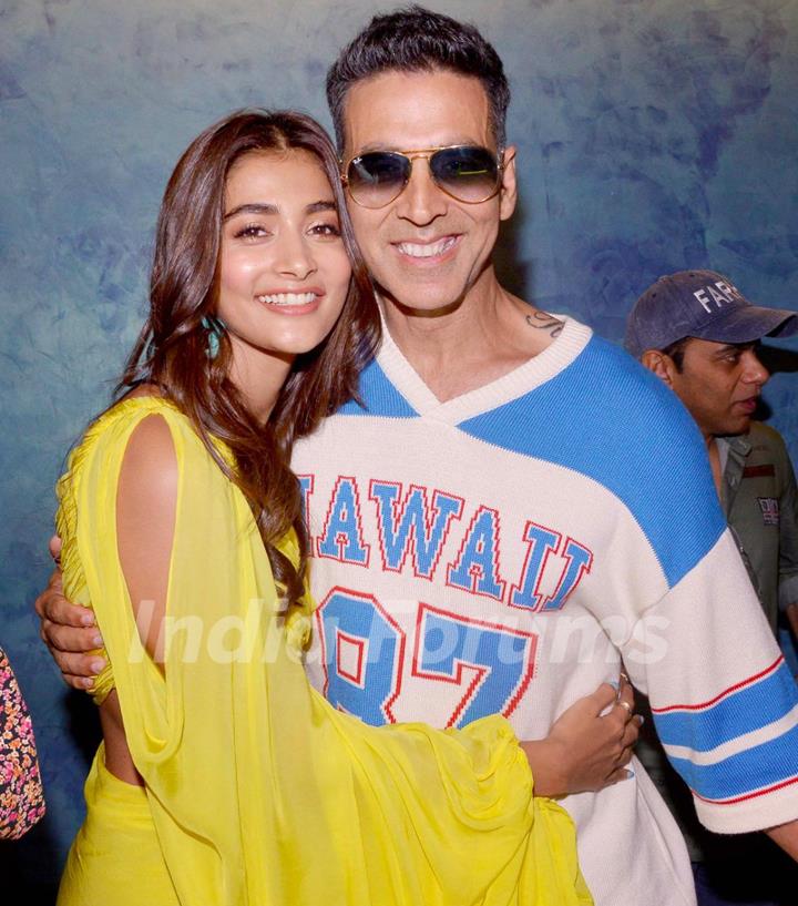 Pooja Hegde, Akshay Kumar snapped at Housefull 4's special screening