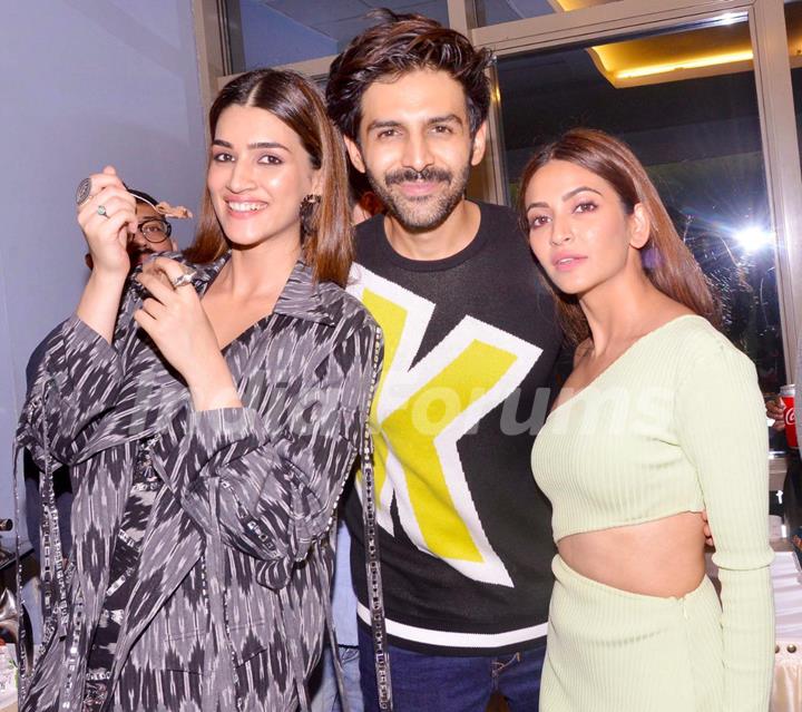 Kriti Sanon, Kartik Aaryan, Kriti Kharbanda snapped at Housefull 4's special screening