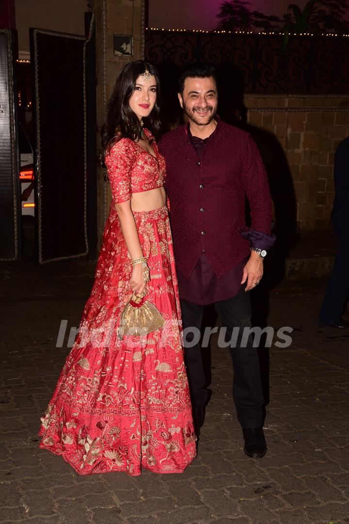 Bollywood celebrities celebrate Diwali with Anil Kapoor!