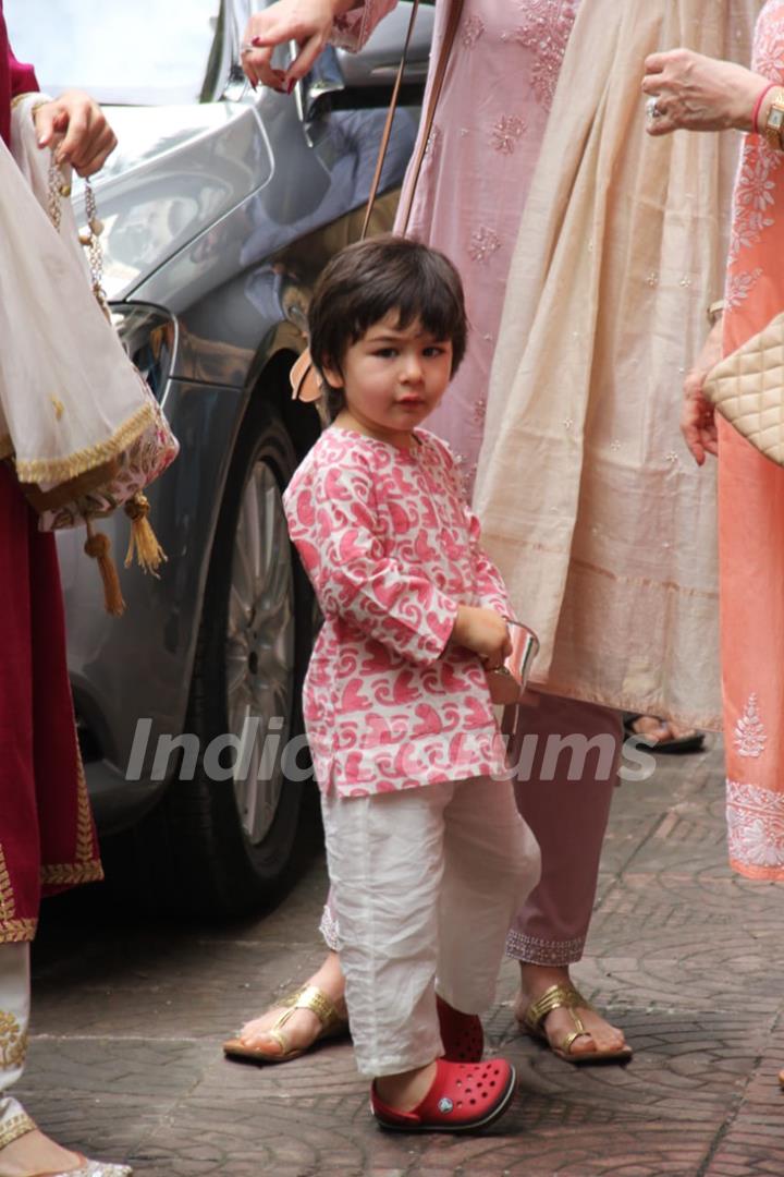 Kareena Kapoor and Saif Ali Khan celebrate Diwali!