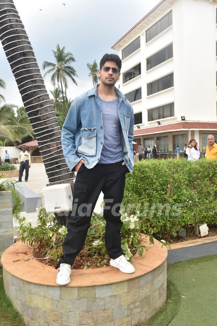 Celebs snapped promoting Bala and Marjaavaan!