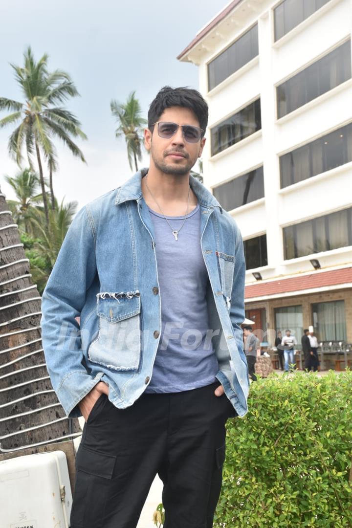 Celebs snapped promoting Bala and Marjaavaan!