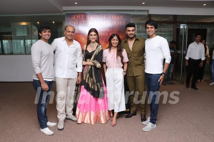 Arjun Kapoor, Kriti Sanon, Ashutosh and Sunita Gowariker attend Panipat's trailer launch!