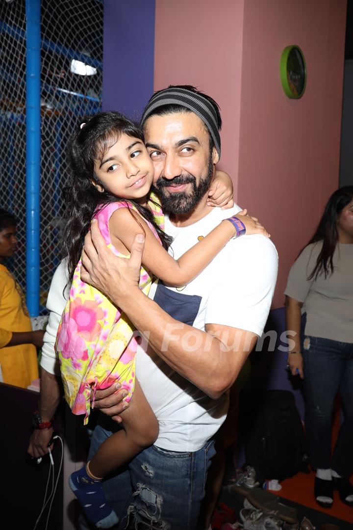 Ashish Chowdhry with daughter