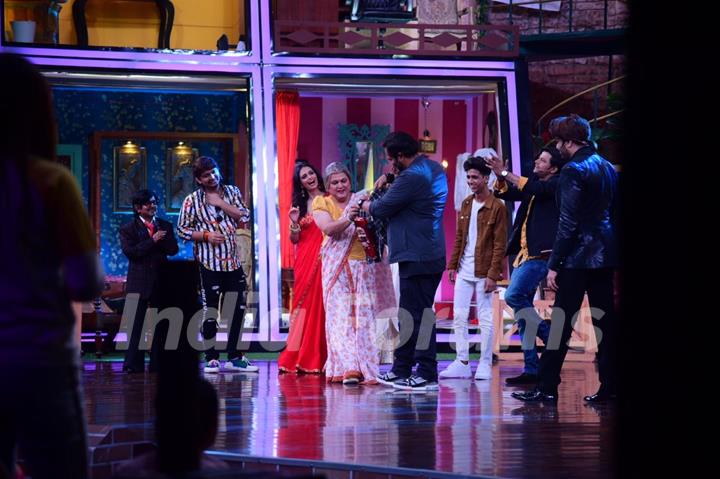 Sara Ali Khan and Rohit Shetty on the sets of Movie Masti with Maniesh Paul