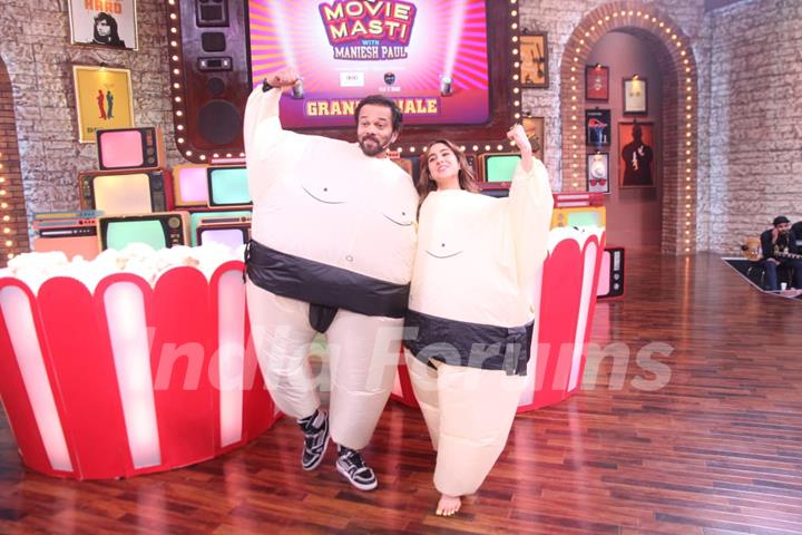 Rohit Shetty and Sara Ali Khan on the sets of Movie Masti with Maniesh Paul 