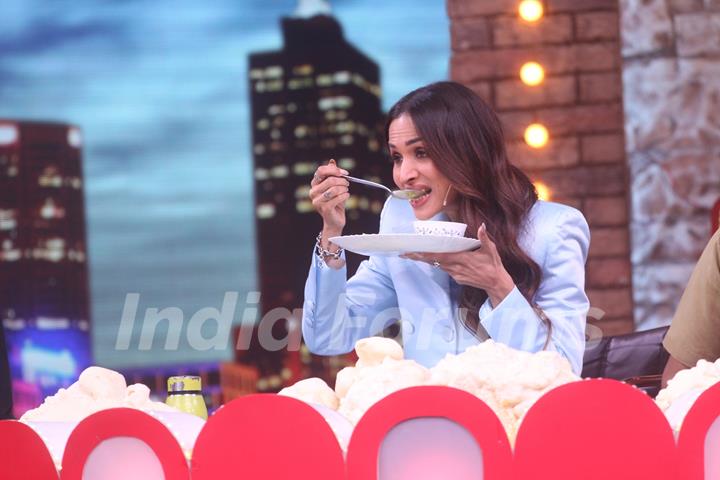  Malaika Arora on the sets of Movie Masti with Maniesh Paul