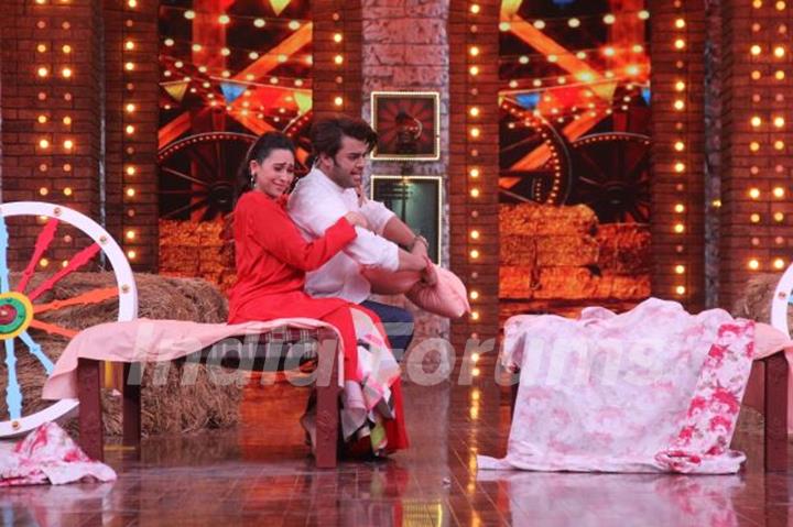 Karisma Kapoor on the sets of Movie Masti with Maniesh Paul