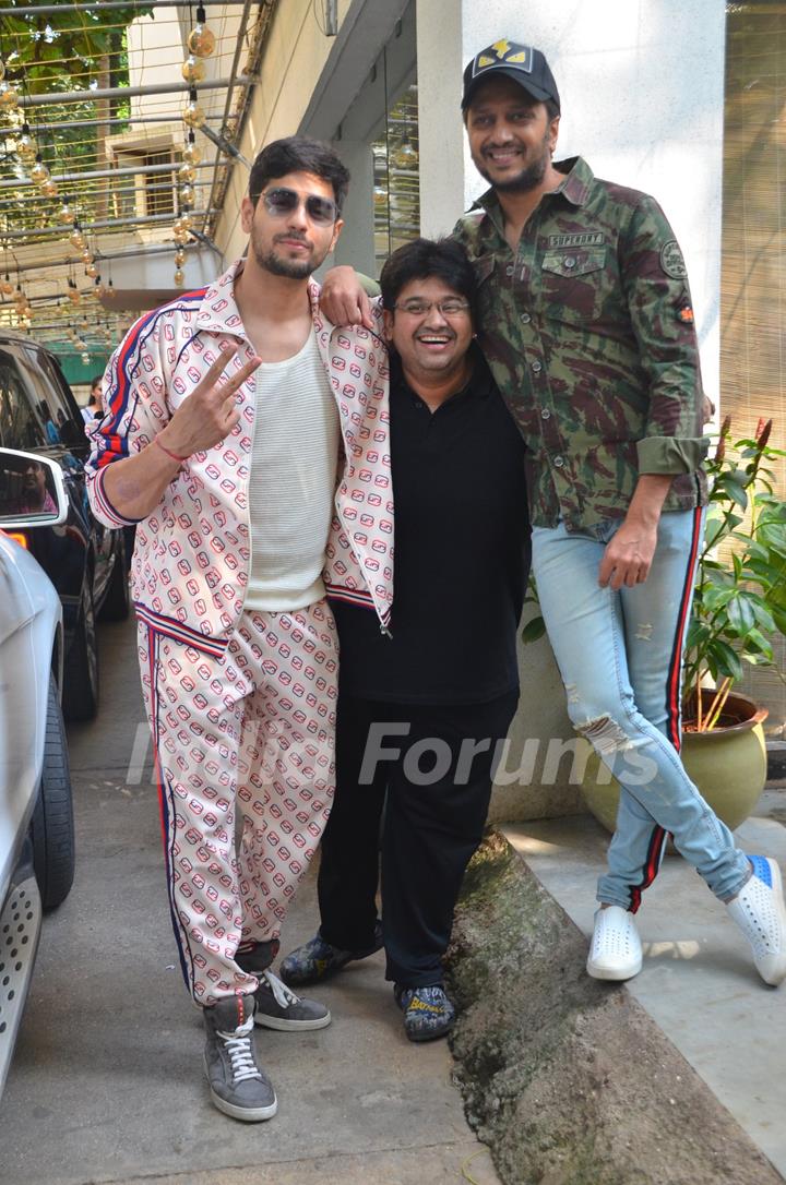 Sidharth Malhotra, Milap Zaveri and Riteish Deshmukh snapped at Marjaavaan's special screening!