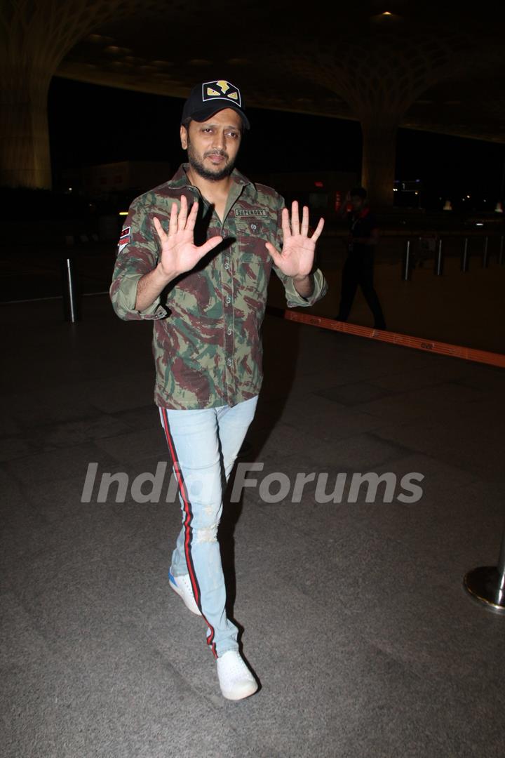 Riteish Deshmukh papped at the airport