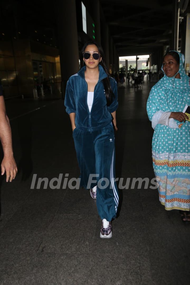 Kiara Advani snapped at the airport