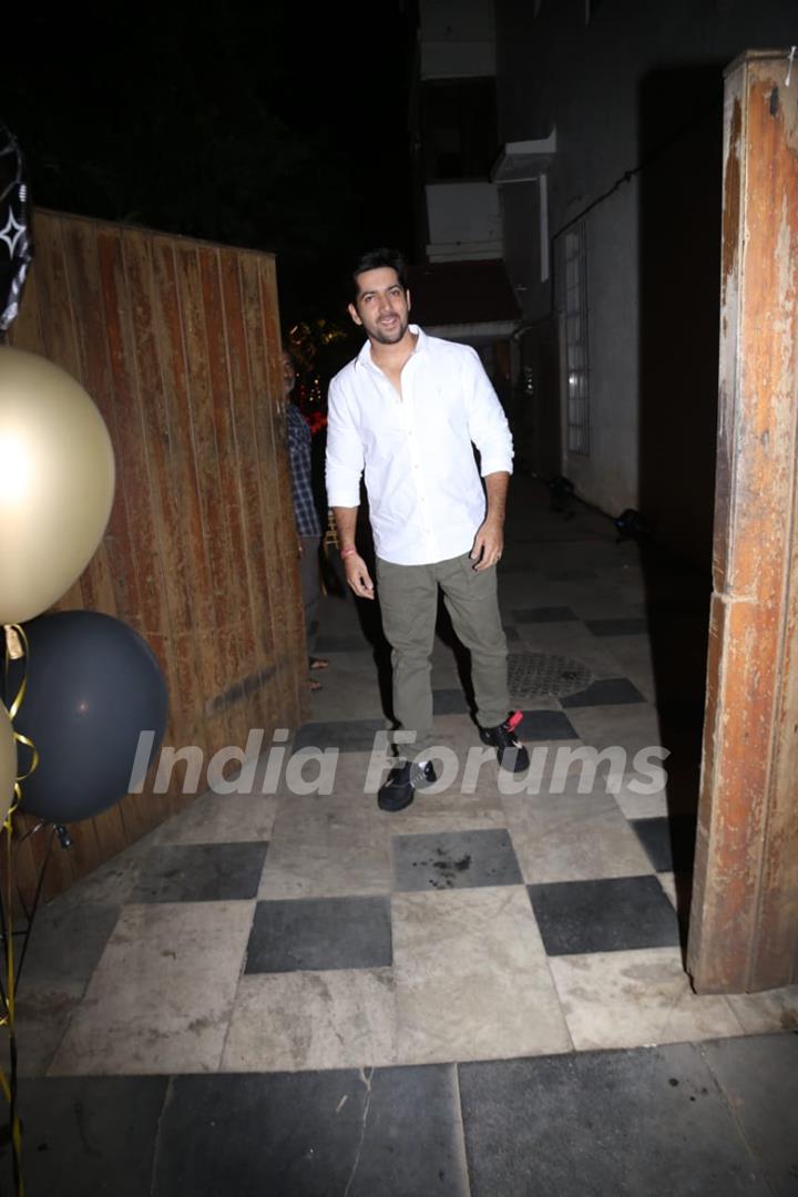 Rohit Dhawan snapped at Milap Zaveri's birthday bash!