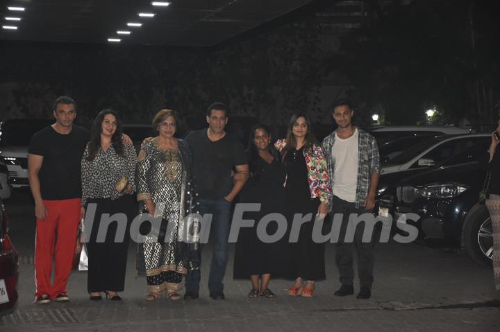 Khan-daan celebrates Helen's birthday in an intimate get-together!