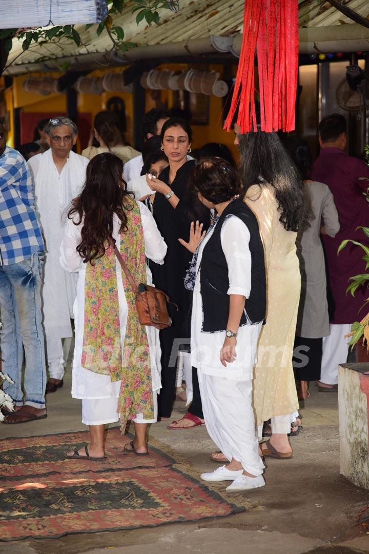 Bollywood mourns the loss of Shaukat Kaifi