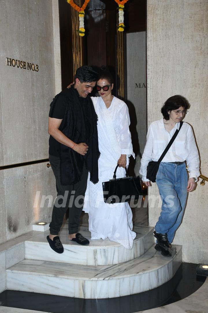 Celebrities visit Manish Malhotra's house!