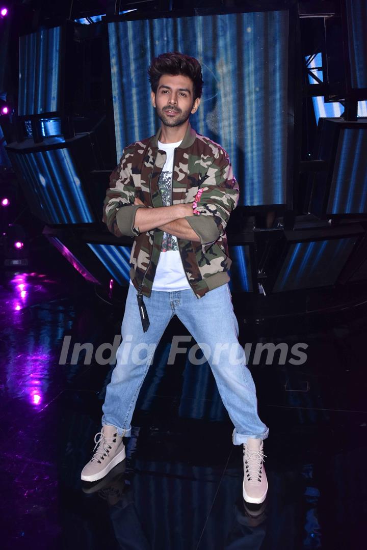 Ananya Panday, Kartik Aaryan and Bhumi Pednekar promote Pati Patni Aur Woh on the sets of Indian Idol!