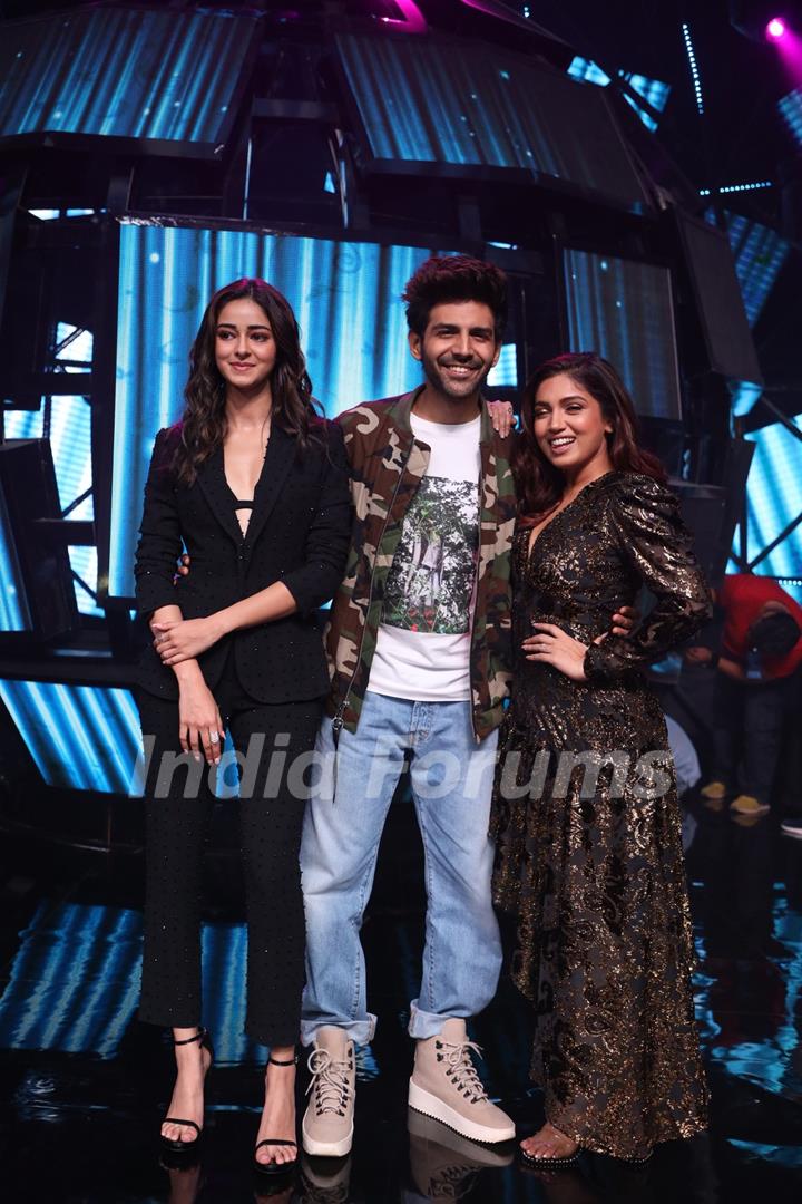 Kartik Aaryan,Bhumi Pednekar and Ananya Pandey on the sets of Indian Idol Season 11