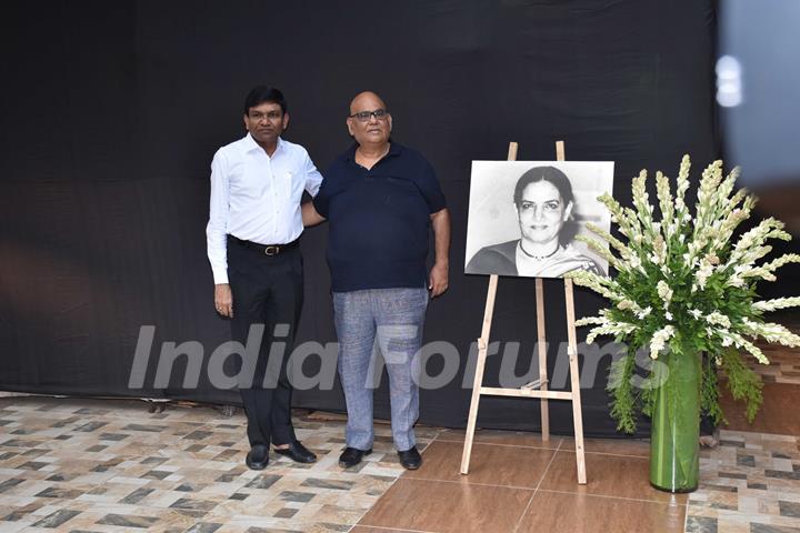 Bollywood celebrities attend the prayer meet of Shaukat Azmi