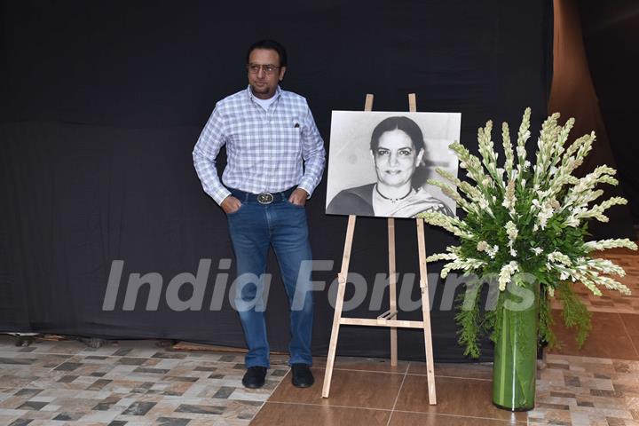 Bollywood celebrities attend the prayer meet of Shaukat Azmi