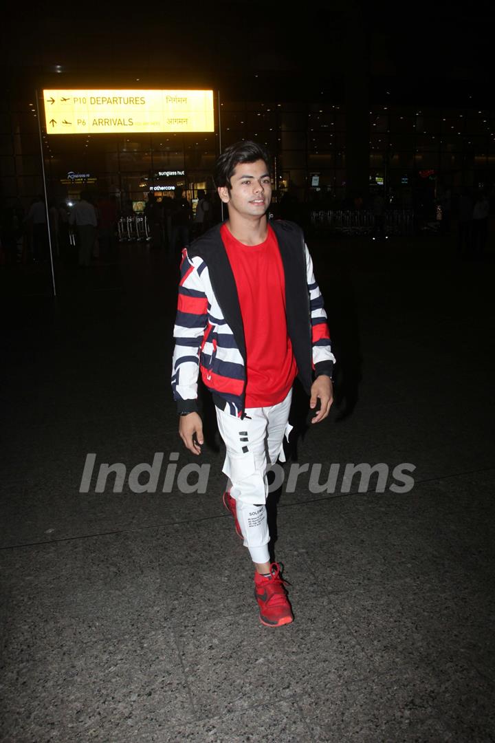 Siddharth Nigam papped at the airport