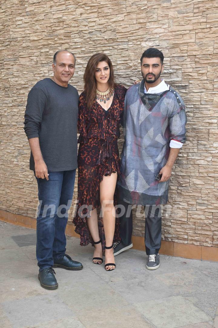 Ashutosh Gowarikar, Kriti Sanon and Arjun Kapoor promote Panipat