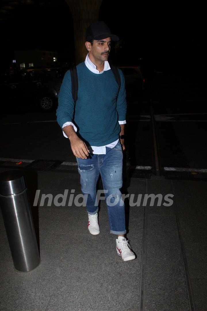 Angad Bedi snapped at the airport