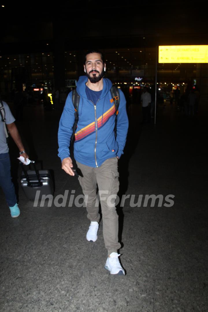 Dino Morea papped at the airport