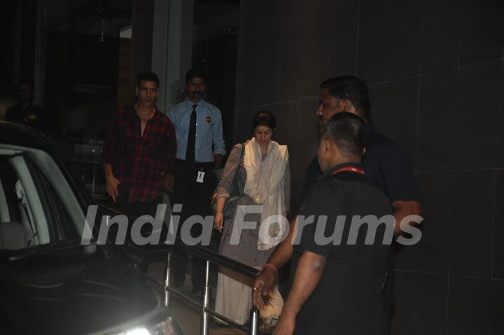 Akshay Kumar and Twinkle Khanna papped outside a hospital