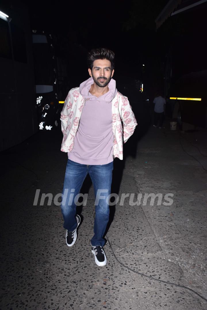 Kartik Aaryan promotes Pati Patni Aur Woh