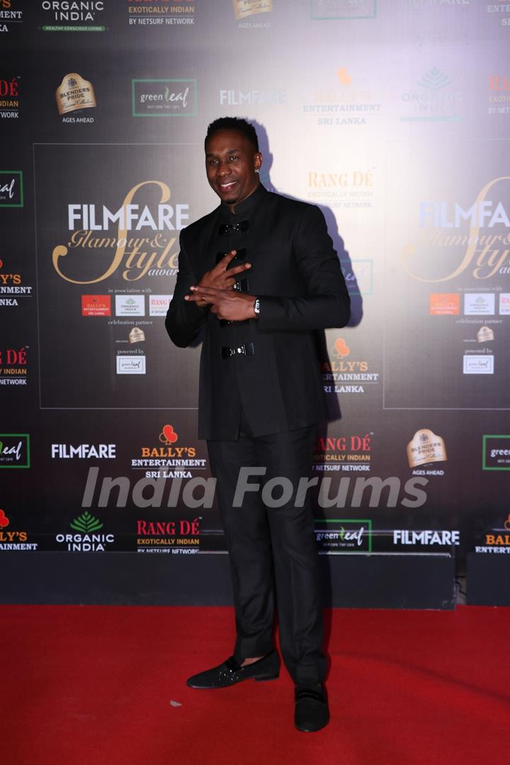 Dwayne Bravo papped at the Red Carpet of Filmfare Glamour and Style Awards 2019