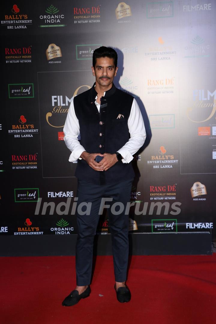 Angad Bedi papped at the Red Carpet of Filmfare Glamour and Style Awards 2019