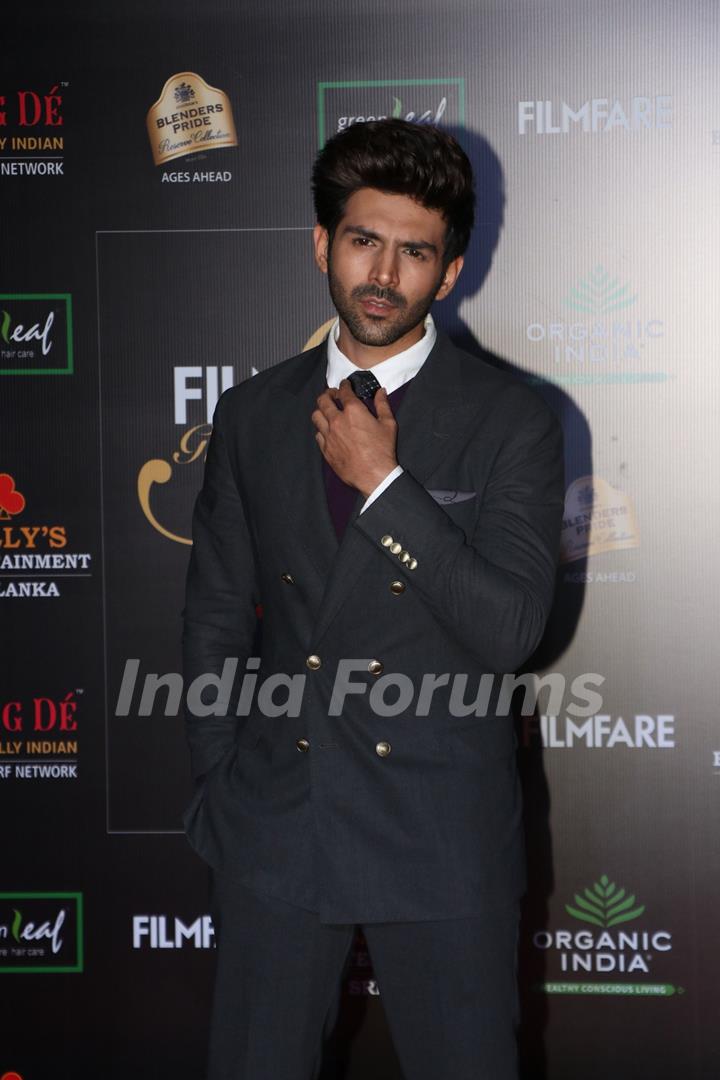 Kartik Aaryan papped at the Red Carpet of Filmfare Glamour and Style Awards 2019