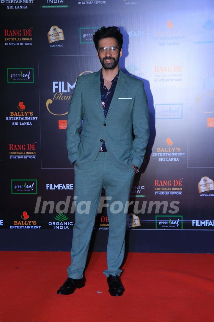 Celebs on the red carpet of Filmfare Glamour and Style Awards 2019