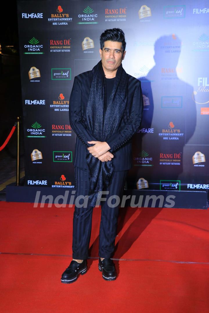 Manish Malhotra papped at the Red Carpet of Filmfare Glamour and Style Awards 2019