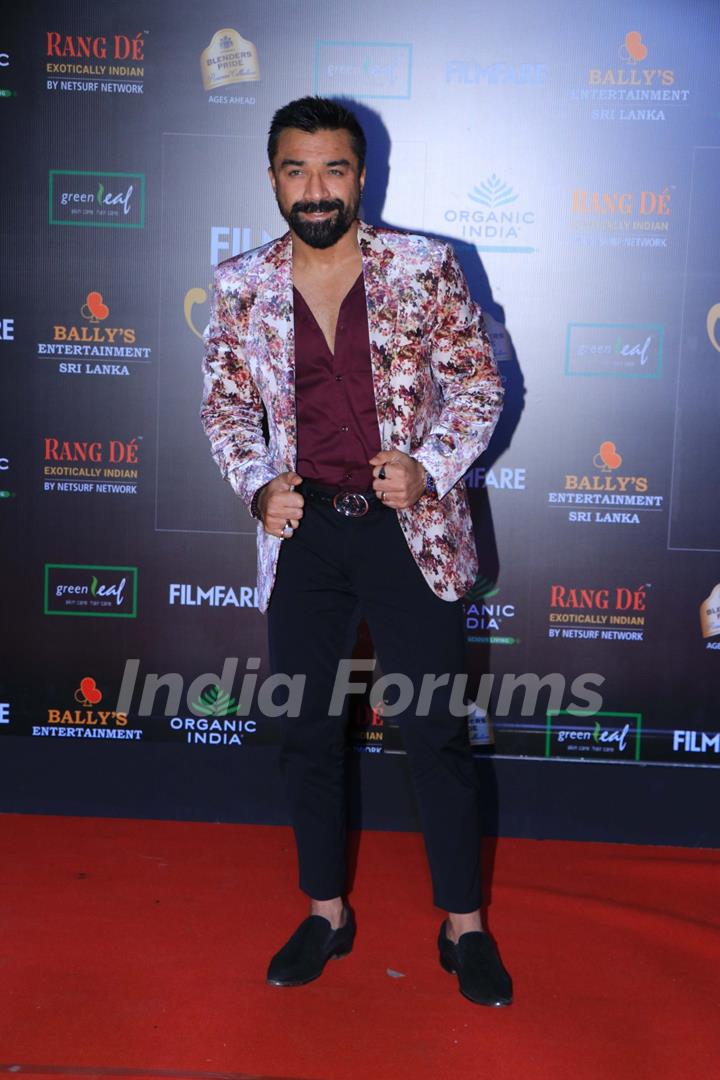 Ajaz Khan papped at the Red Carpet of Filmfare Glamour and Style Awards 2019