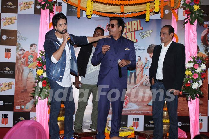 Priyaank Sharma papped with Ravi Kishan and Akshaye Khanna at the trailer launch of Sab Kushal Mangal
