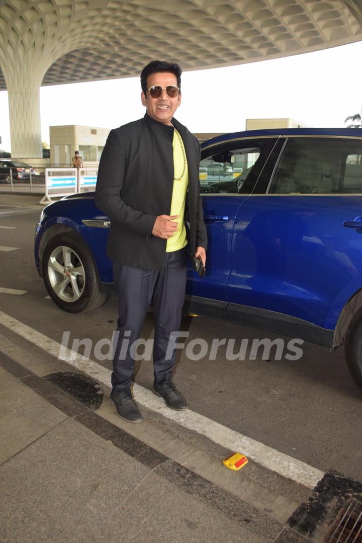 Ravi Kishan spotted at the airport