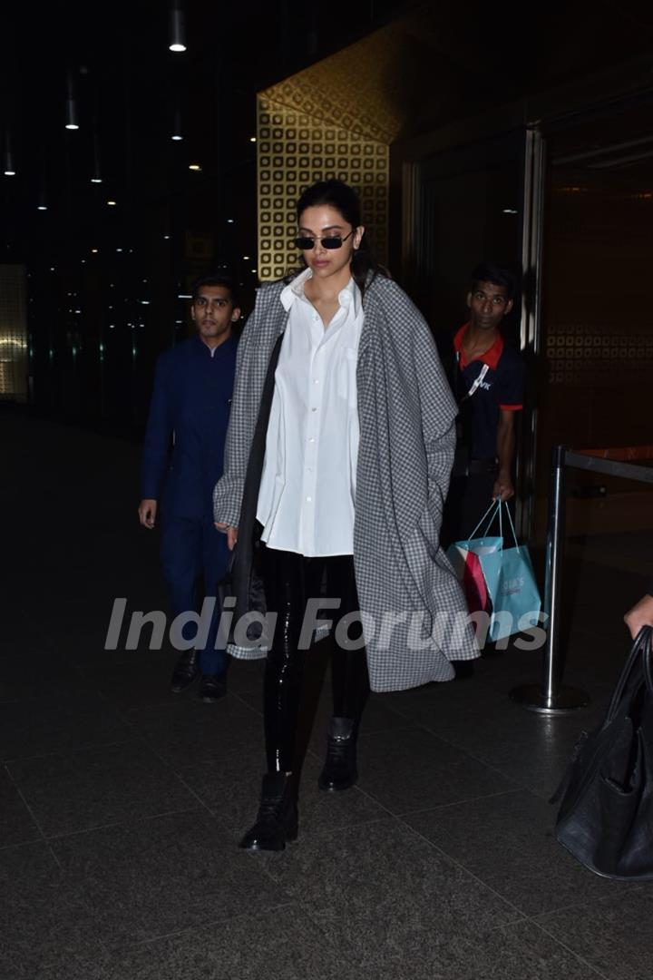 Deepika Padukone snapped at the airport