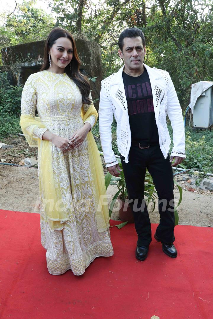 Sonakshi Sinha and Salman Khan at the promotion of movie Dabangg 3