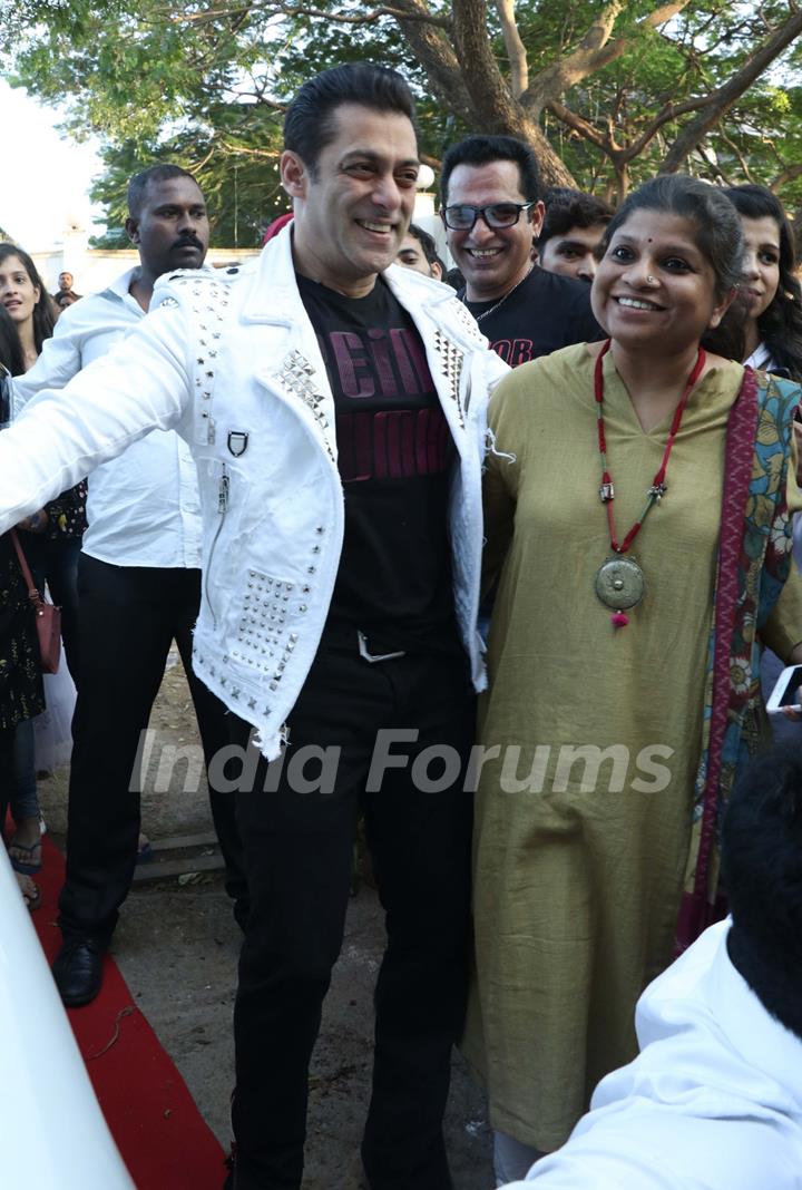 Salman Khan at the promotion of movie Dabangg 3 at Bigg Boss Marathi Set