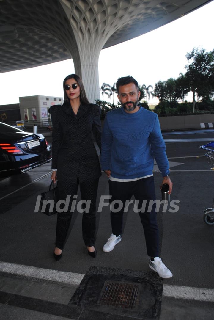 Sonam Kapoor and Anand Ahuja spotted together at Airport