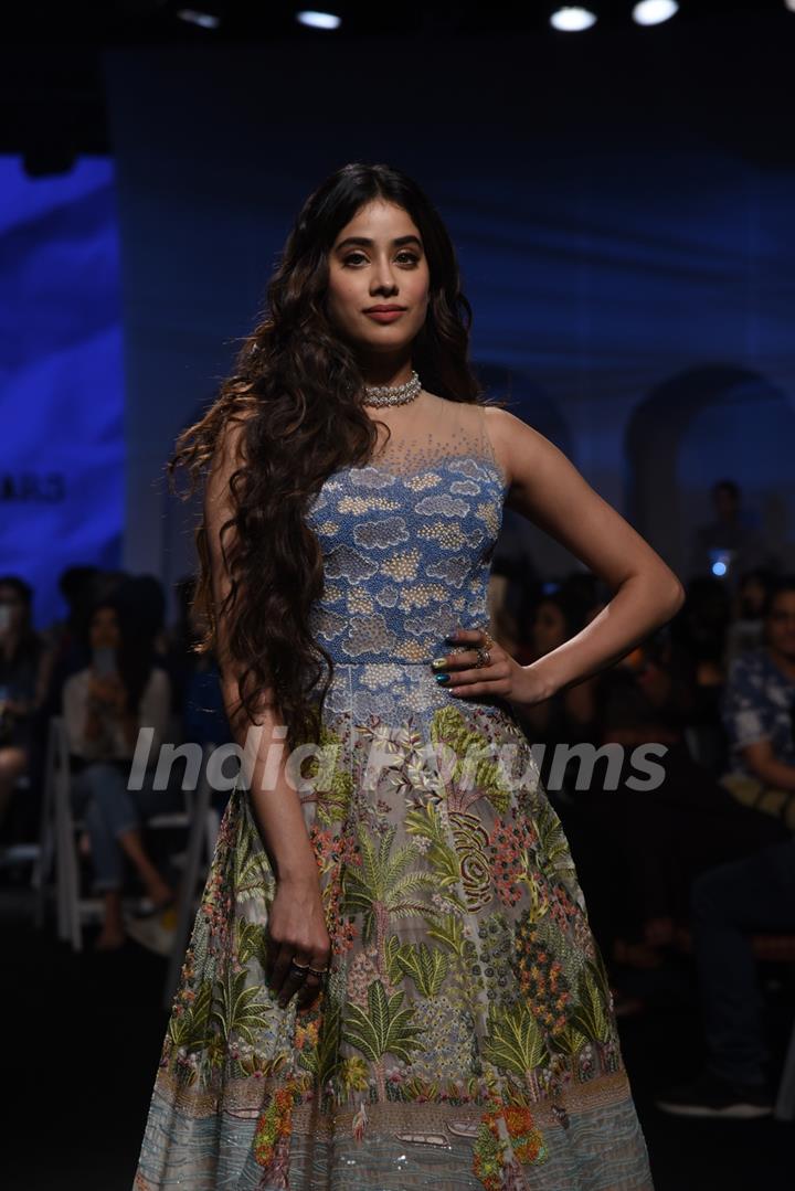 Janhvi Kapoor walked the ramp at Lakme Fashion Week