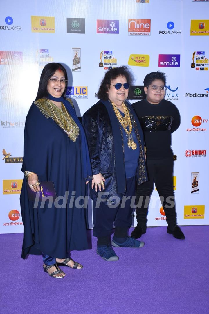 Bappi Lahiri snapped at Mirchi Awards 2020 with his family 