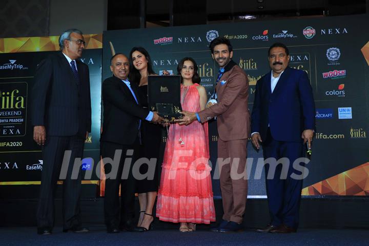 Kartik, Katrina and Dia IIFA Press conference! 