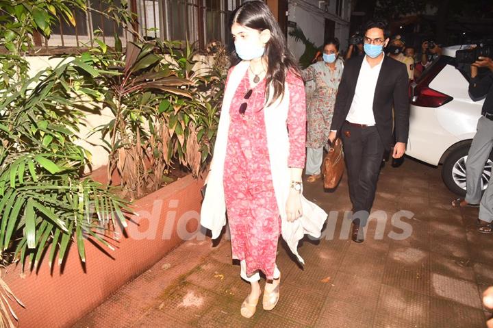 Sanjana Sanghi visits Bandra Police station with her Lawyer!